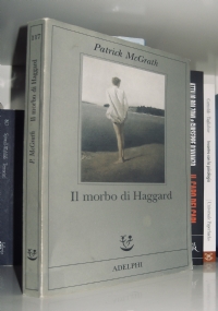 Una scrittura femminile azzurro pallido di 