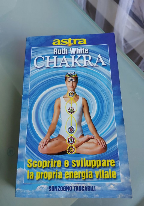 Aromaterapia. L�arte e i segreti del massaggio curativo con oli vegetali ed essenze profumate di 