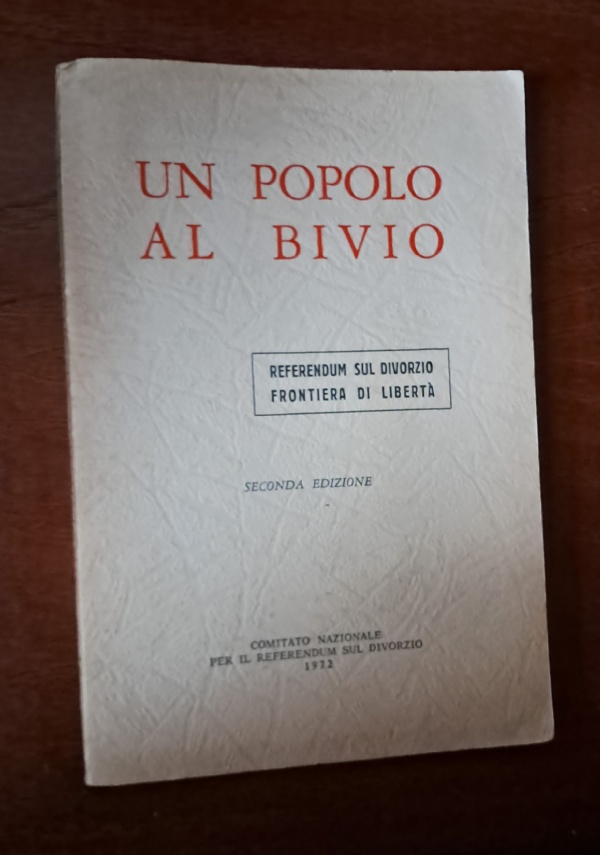 Stretto di carta. Guida letteraria di una regione di confine di 