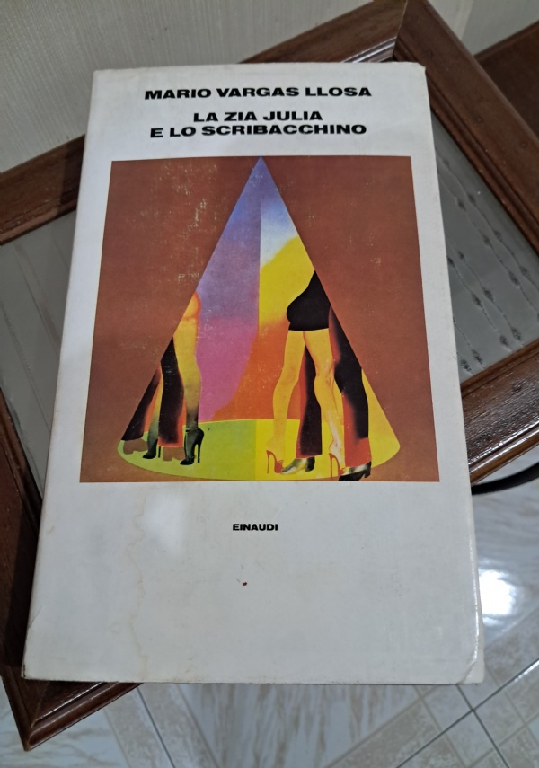 LA ZIA JULIA E LO SCRIBACCHINO di MARIO VARGAS