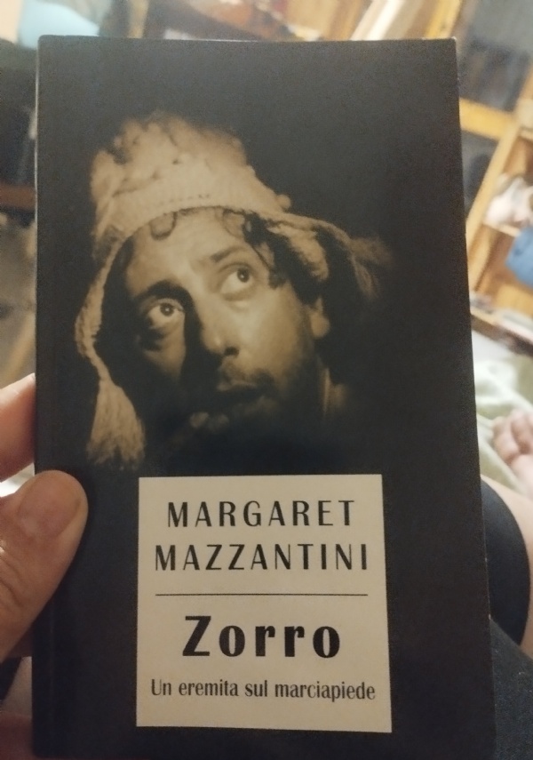 ZORRO UN EREMITA SUL MARCIAPIEDE di MARGARET MAZZANTINI