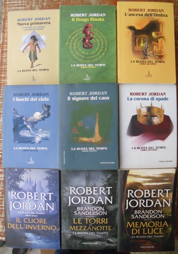 Lotto 4 libri fantasy La ruota del tempo: Nuova primavera (prequel), L&rsquo;occhio del mondo, La grande caccia, Il drago rinato SERIE NON COMPLETA di 