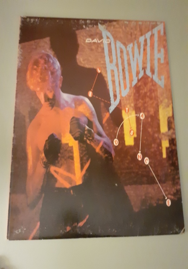 LET&rsquo;S DANCE di DAVID BOWIE