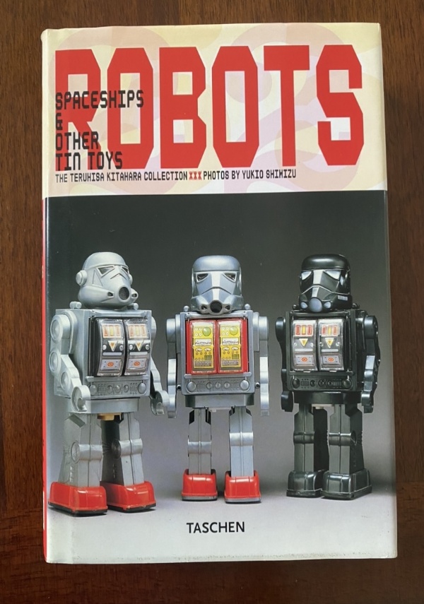 ROBOTS SPACESHIPS AND OTHER TIN TOYS di TERUHISA KITAHARA